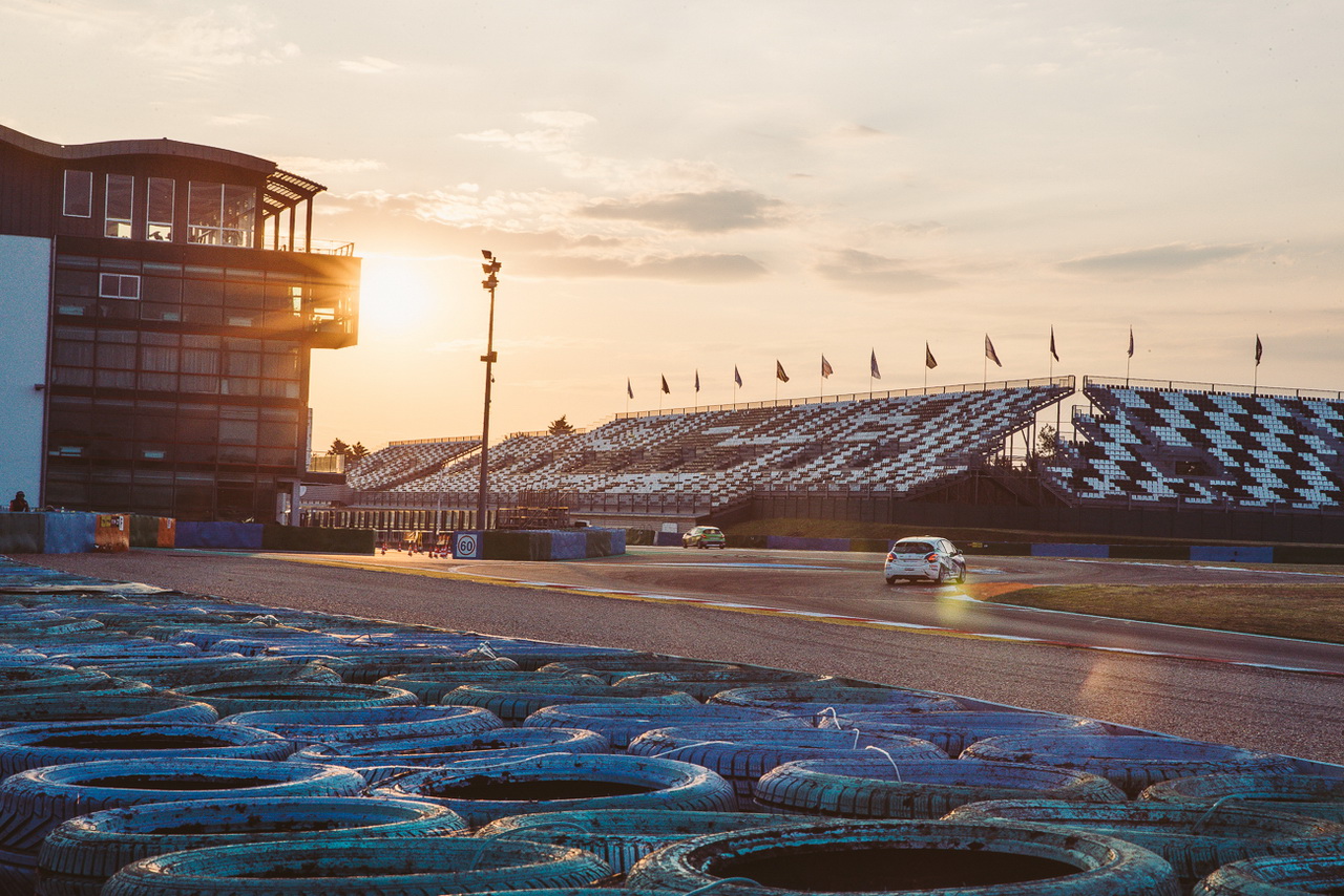 Photo 62 - L'argus aux 24H de Magny-Cours en Peugeot 208 Racing Cup ...