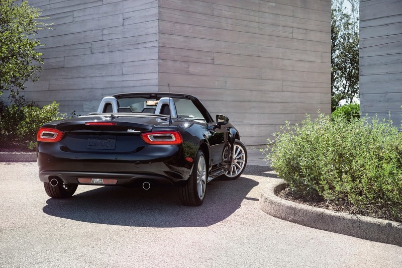 Photo 10 - Fiat 124 Spider 2016 : premières photos et vidéo officielles ...