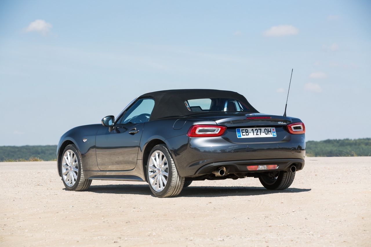 Photo 19 - Essai comparatif Fiat 124 Spider vs Mazda MX-5 : les sœurs ...