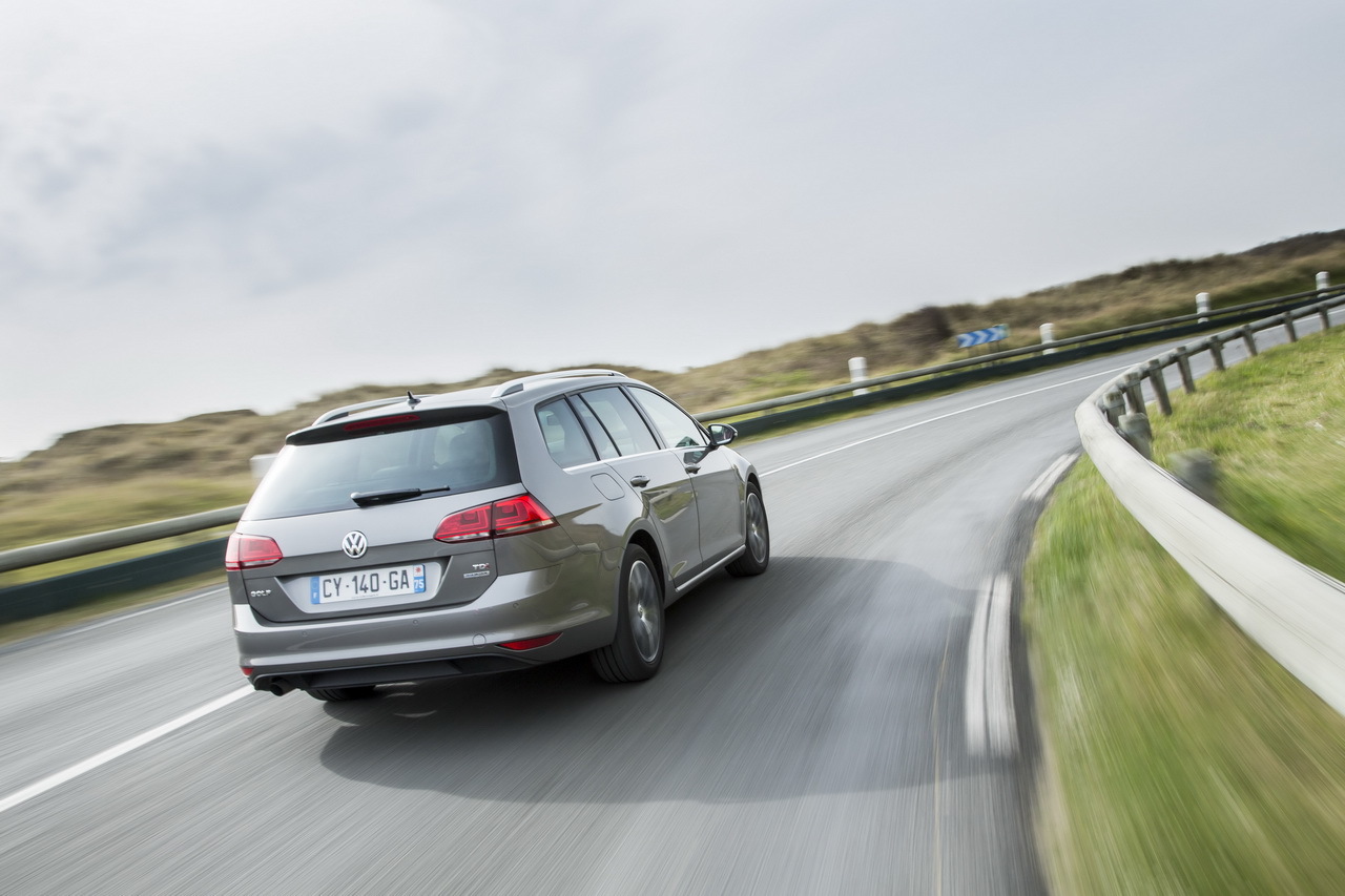 Golf Sw Rouge Photo 39 - Essai comparatif : Peugeot 308 SW vs Volkswagen Golf SW ...