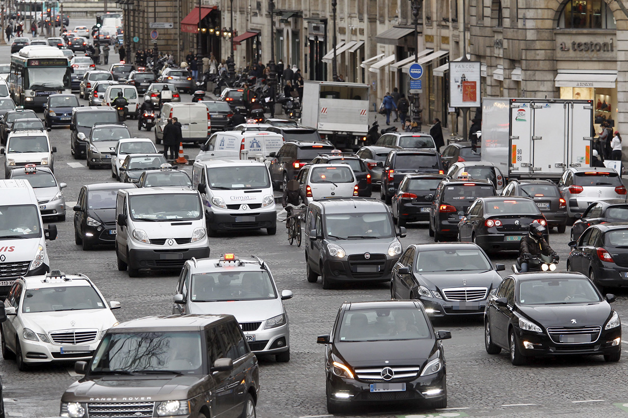Diaporama et photos - ZFE. Les diesels de 15 ans et plus bannis du ...