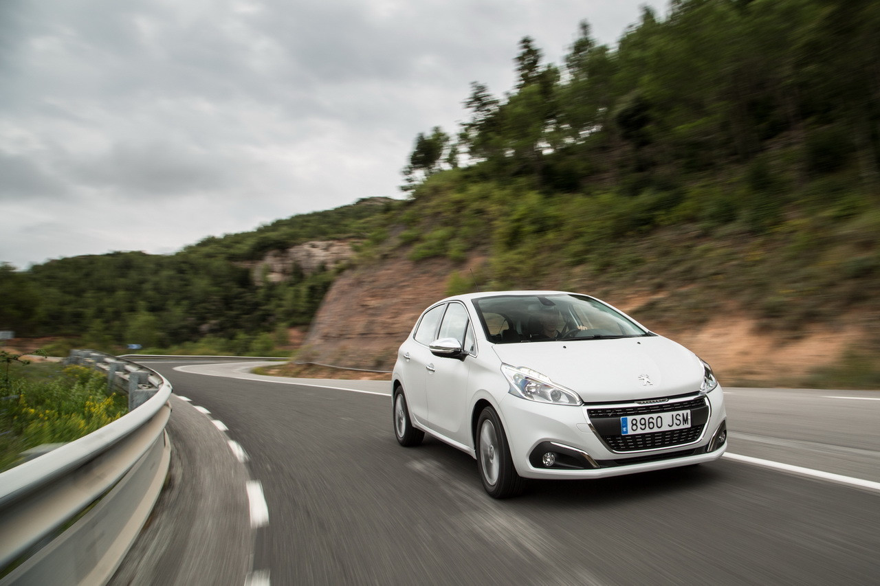 Photo 16 - Opel Movano Crosscamp (2024). Le fourgon devient camping-car ...