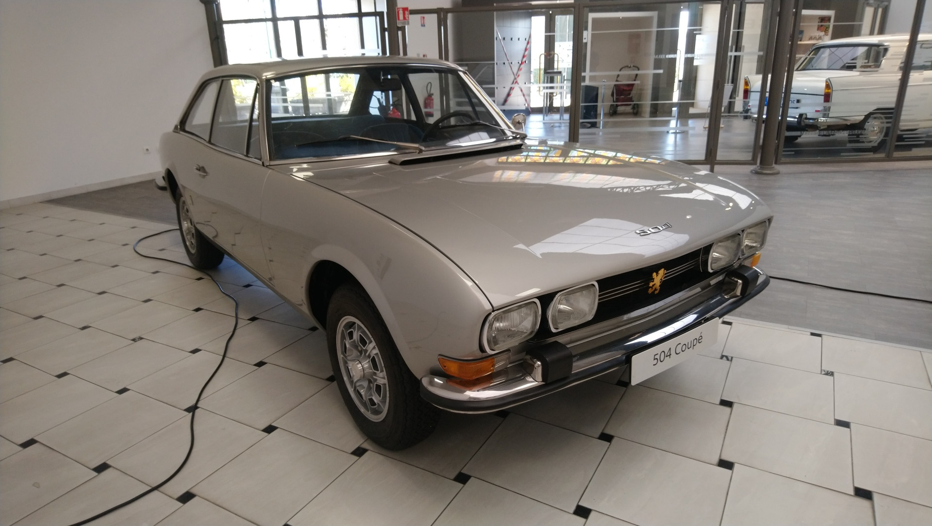 Photo 16 - Peugeot 504 Coupé Restomod : « notre » coupé 504 à la sauce ...