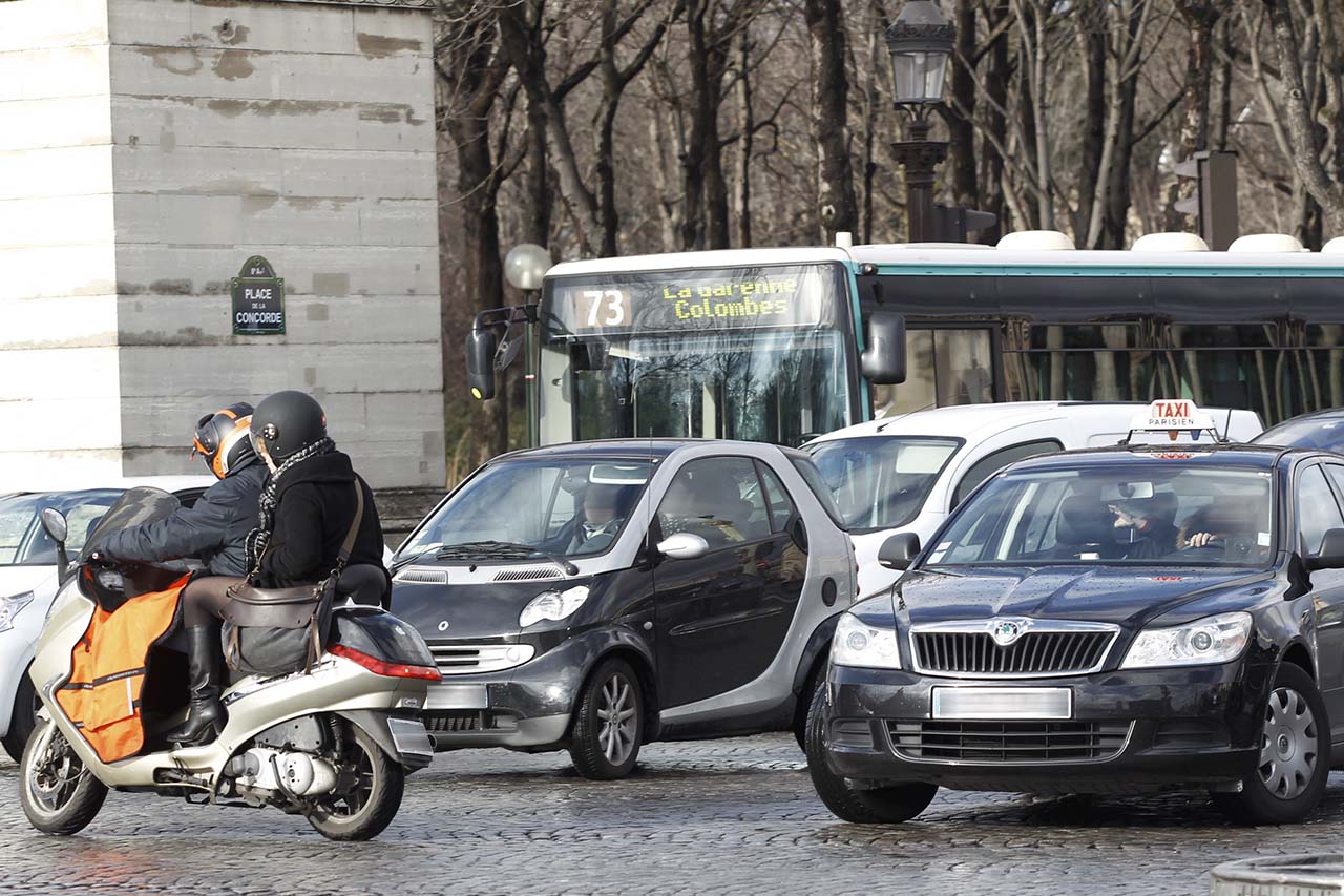 Photo 2 - ZFE du Grand Paris. Report de la verbalisation des véhicules ...