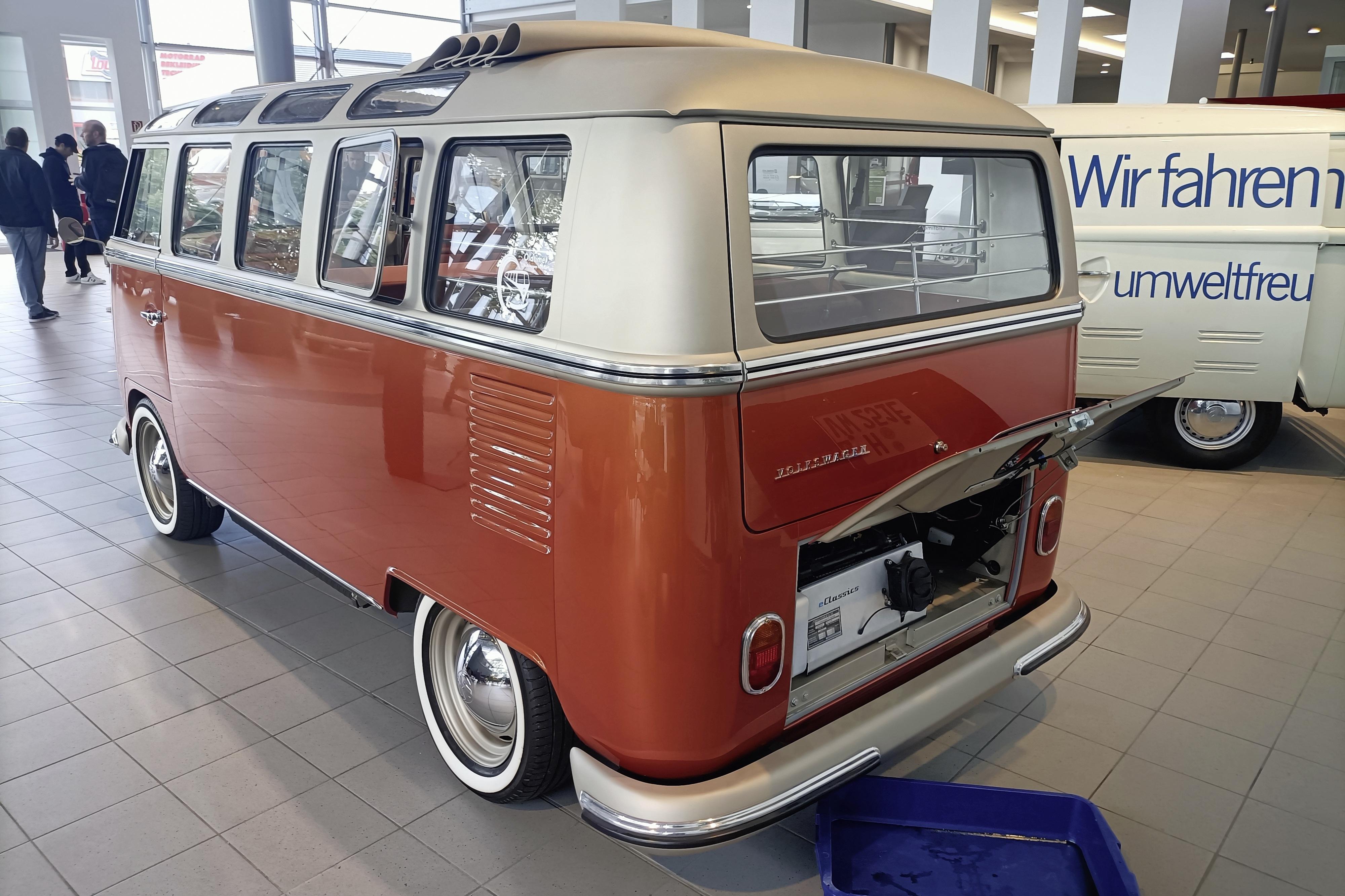 Volkswagen Combi. Découvrez l’incroyable collection de fourgons de ...