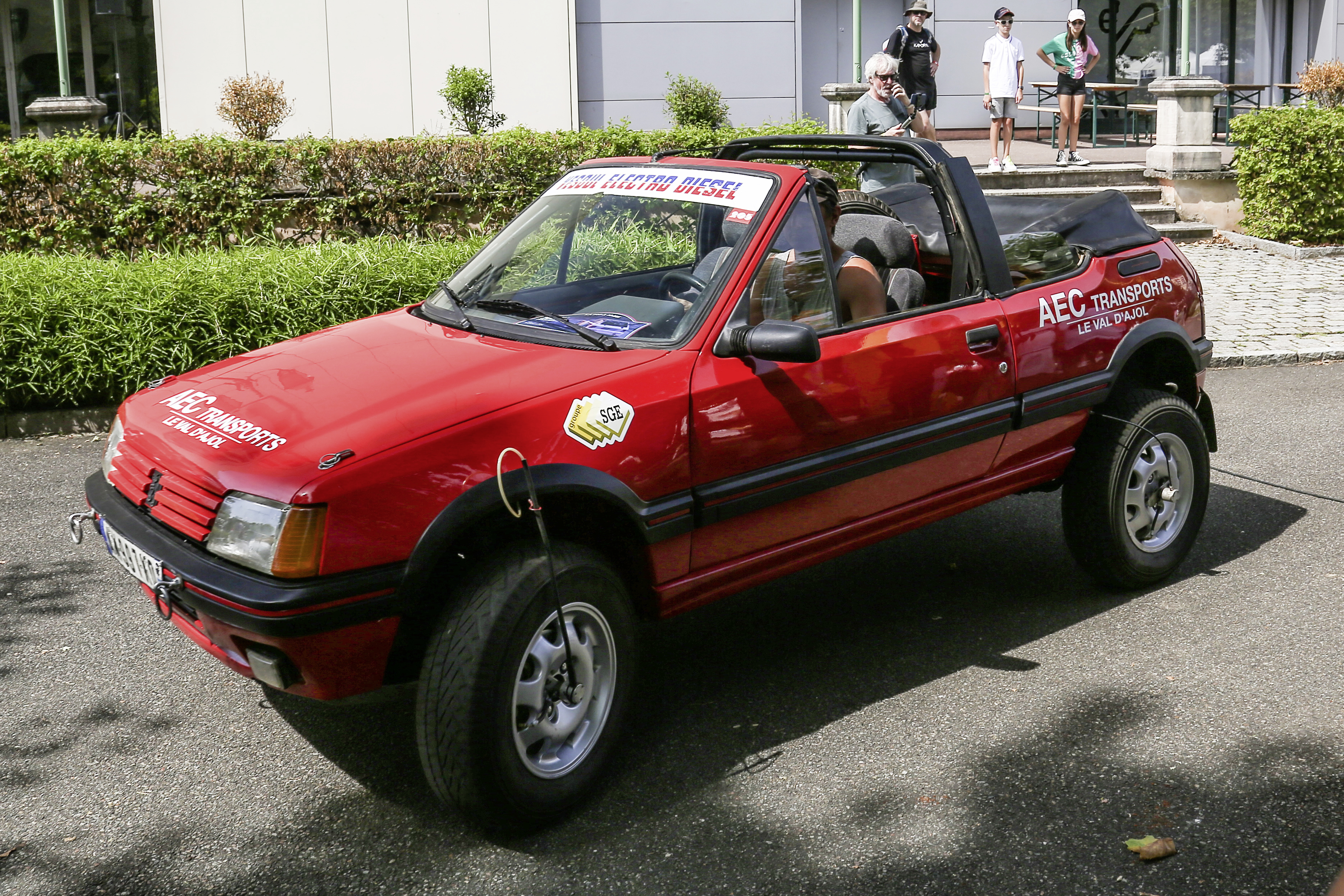 40 ans de la Peugeot 205 : 750 voitures réunies à Sochaux ! - L'argus