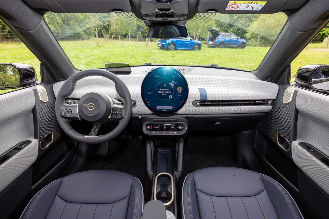 Alpine A290 vs Mini Cooper électrique. Le match des prix et équipements ...