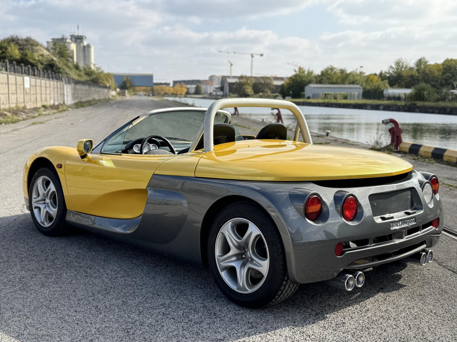 Renault Spider : un exemplaire quasi neuf à vendre en France - L'argus