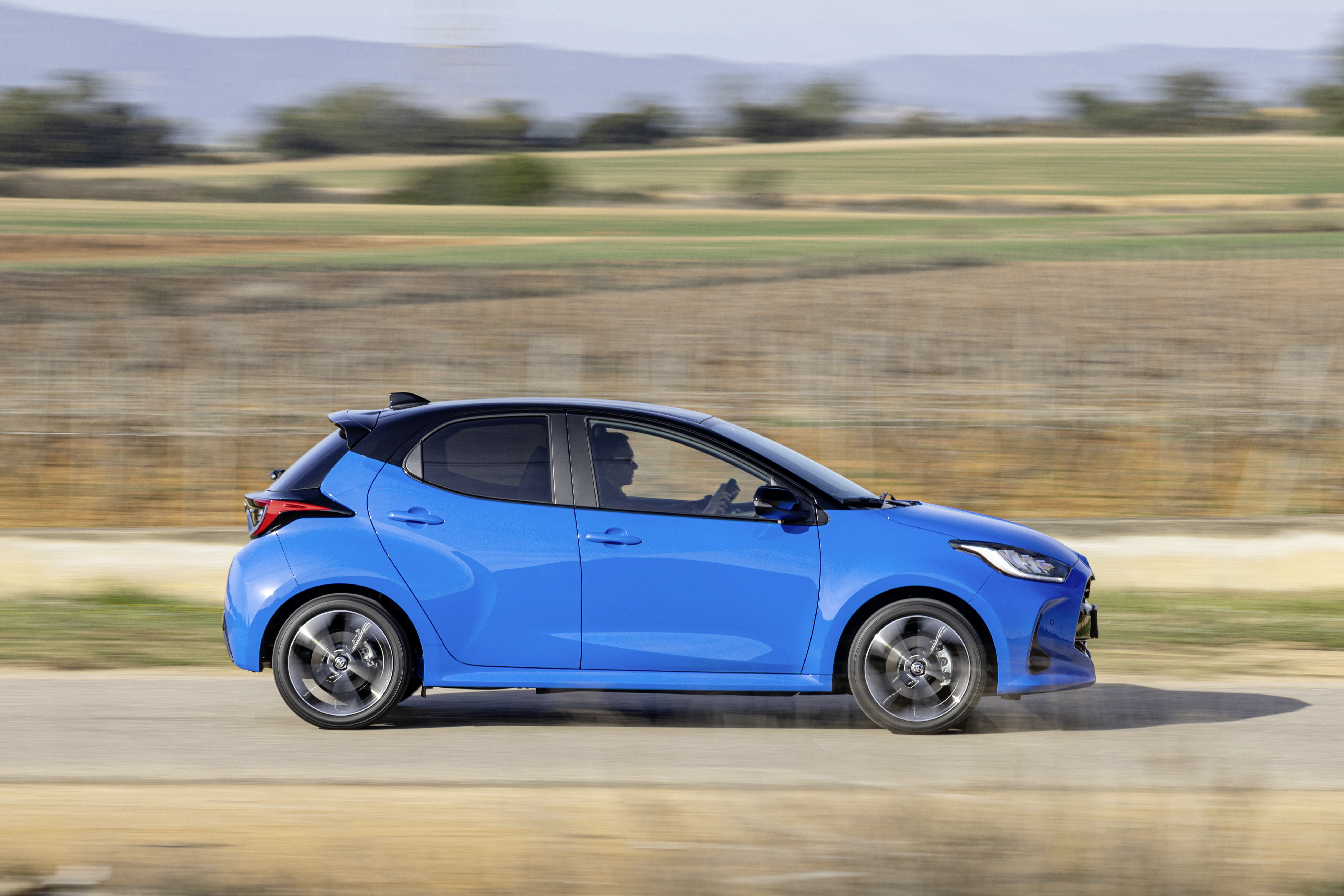 Essai Toyota Yaris Hybride 130 (2024) peutelle contrer la Renault — free download