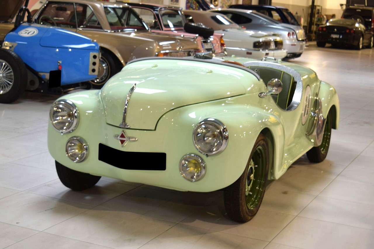 Auto Rutilante Une rutilante Renault 4CV transformée en barquette à vendre - L'argus