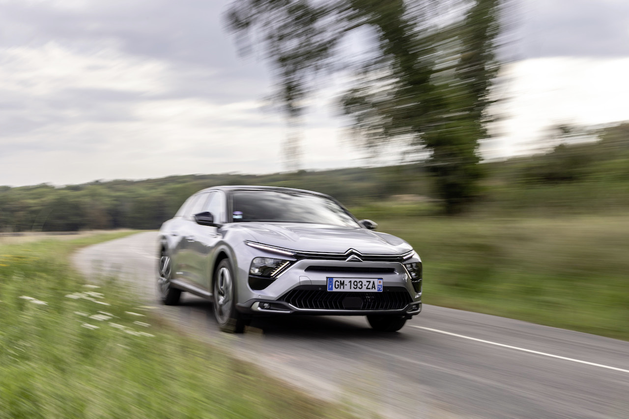 Essai Citroën C5 X (2023) : faut-il choisir l'hybride rechargeable de ...