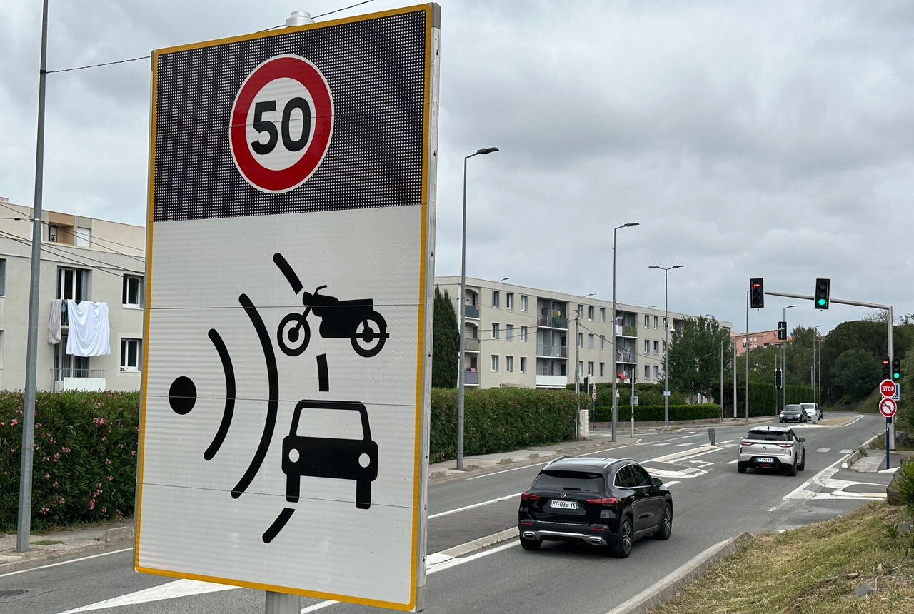 [Image: panneau-signalisation-radar-vitesse-limi...01.jpg.jpg]