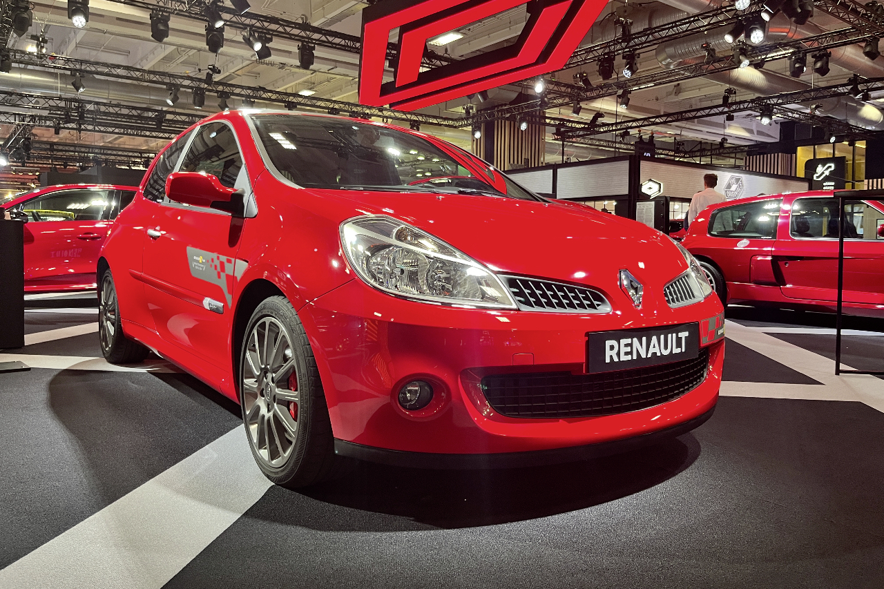 Diaporama et photos - Rétromobile 2026. La Renault Clio à toutes les ...