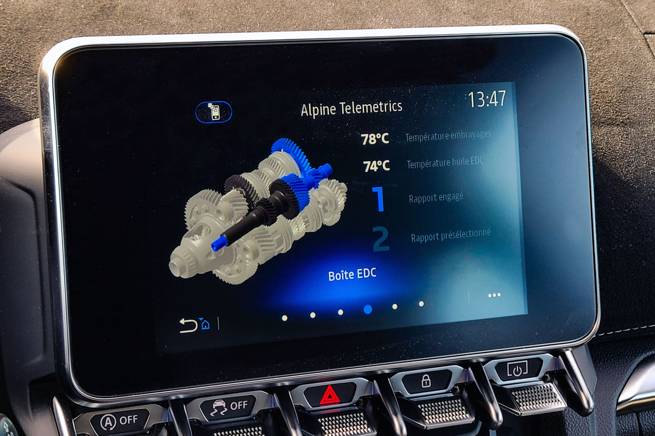 L'Alpine Telemetrics permet de suivre moult données, dont la température d'huile de boîte et d'embrayages.
