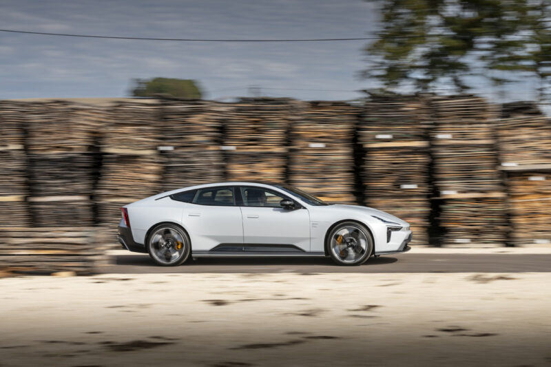 Essai Polestar 5 Performance (2026) : l'art d'attirer la tension