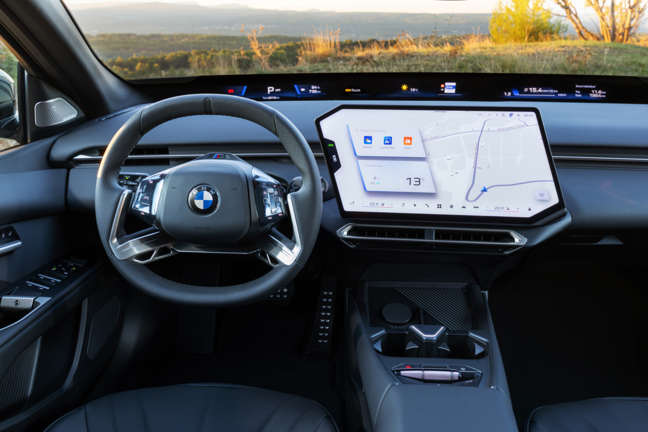 A l'intérieur, la présentation est à la fois chic et high-tech.