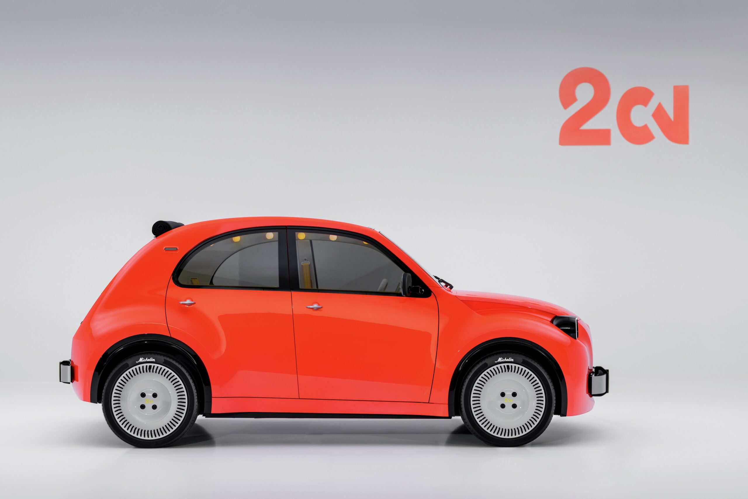 La Citroën 2 CV Concept mesure 3,76 m de long.