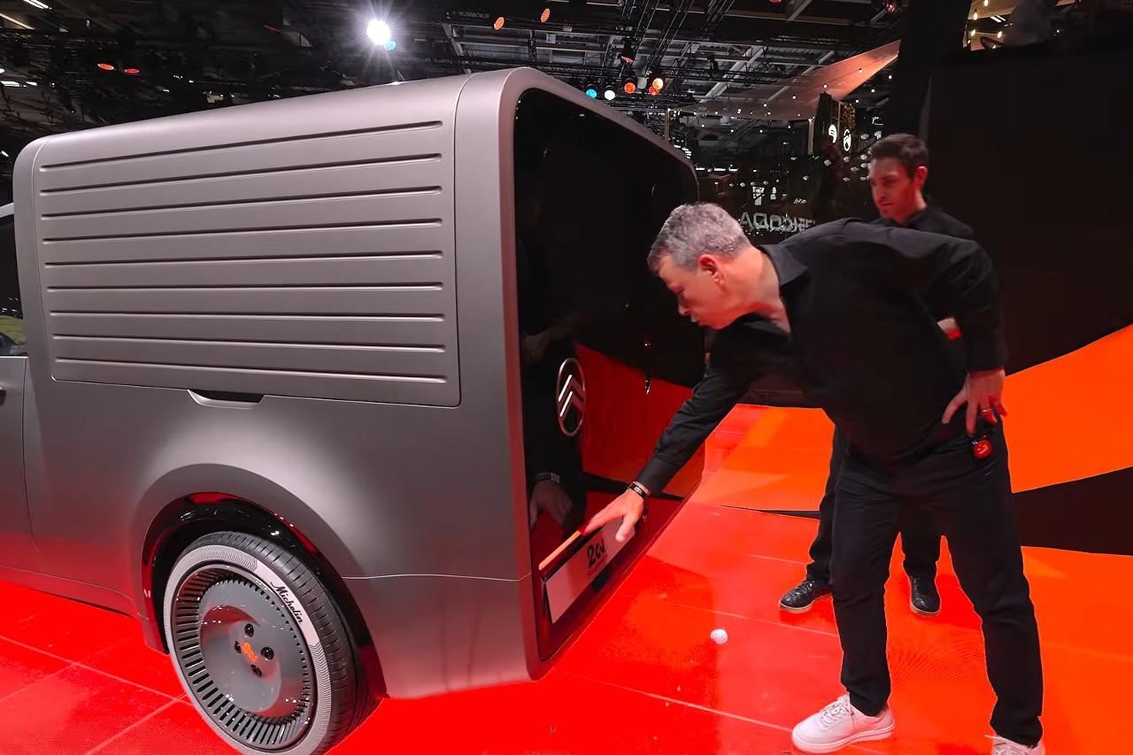 Cv Modele Design Citroën 2 CV et Fourgonnette (2026). Le chef du design présente les ...