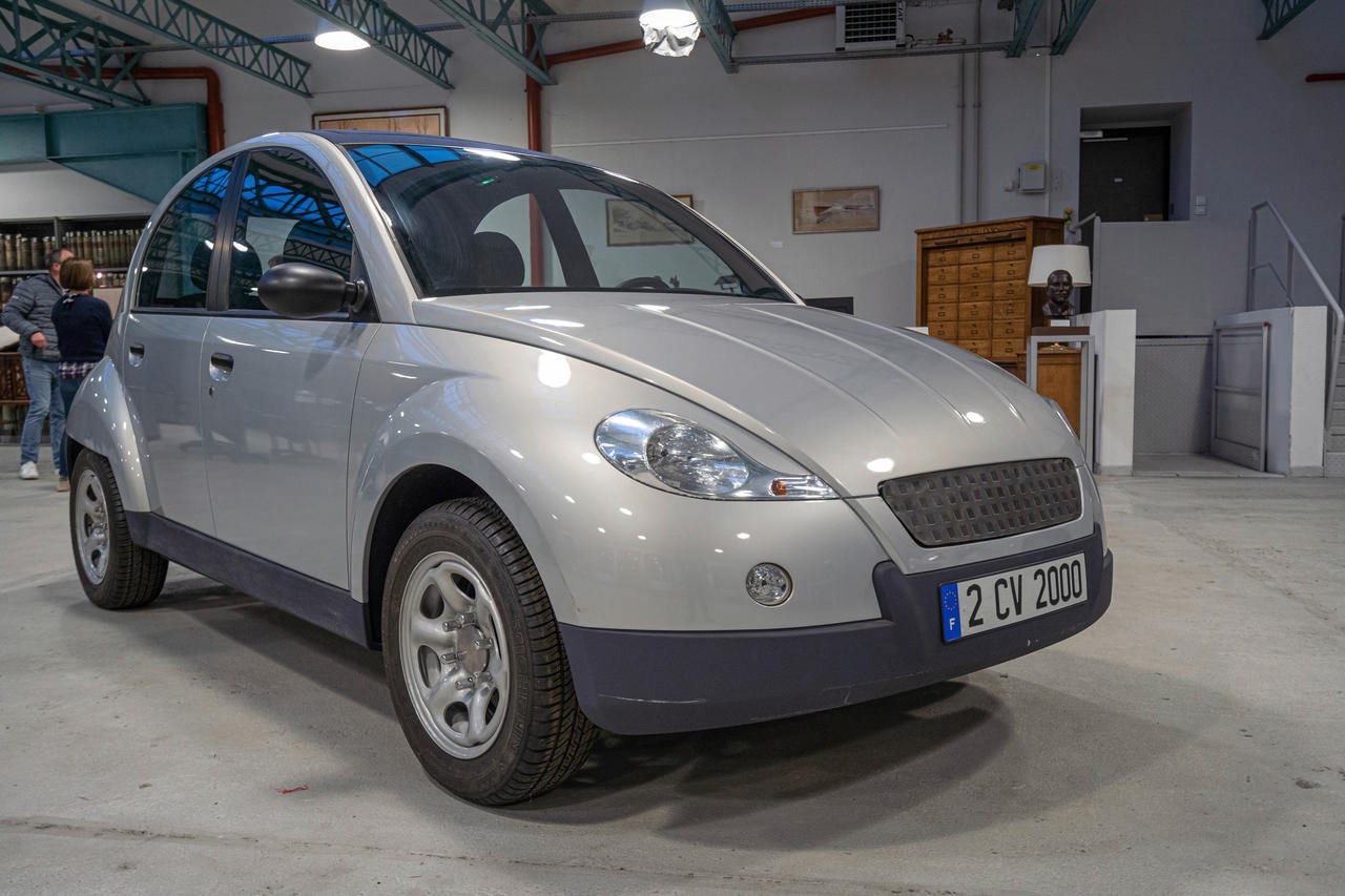 Citroën envisagea le retour de la 2CV à la fin des années 1990 avec le projet 2CV 2000.
