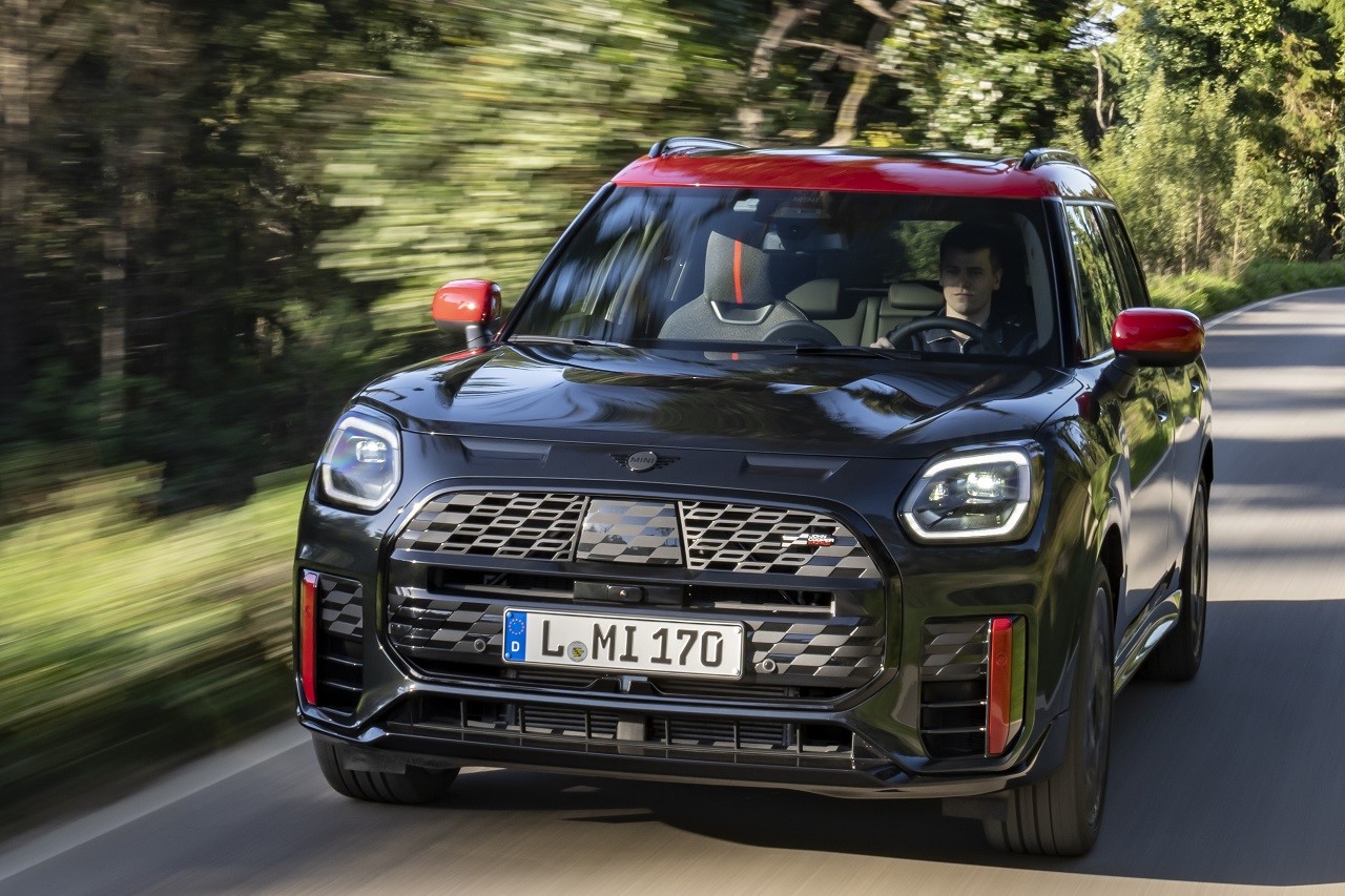 Le Countryman John Cooper Works de 300 ch coiffe toujours la gamme.
