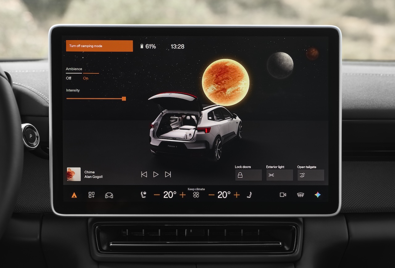 Un mode Camping a été ajouté afin d’accéder sur une même page à toutes les fonctions utiles lors d’une nuit passée à l’intérieur. Le thème du système solaire agrémente l’ambiance de l’interface.