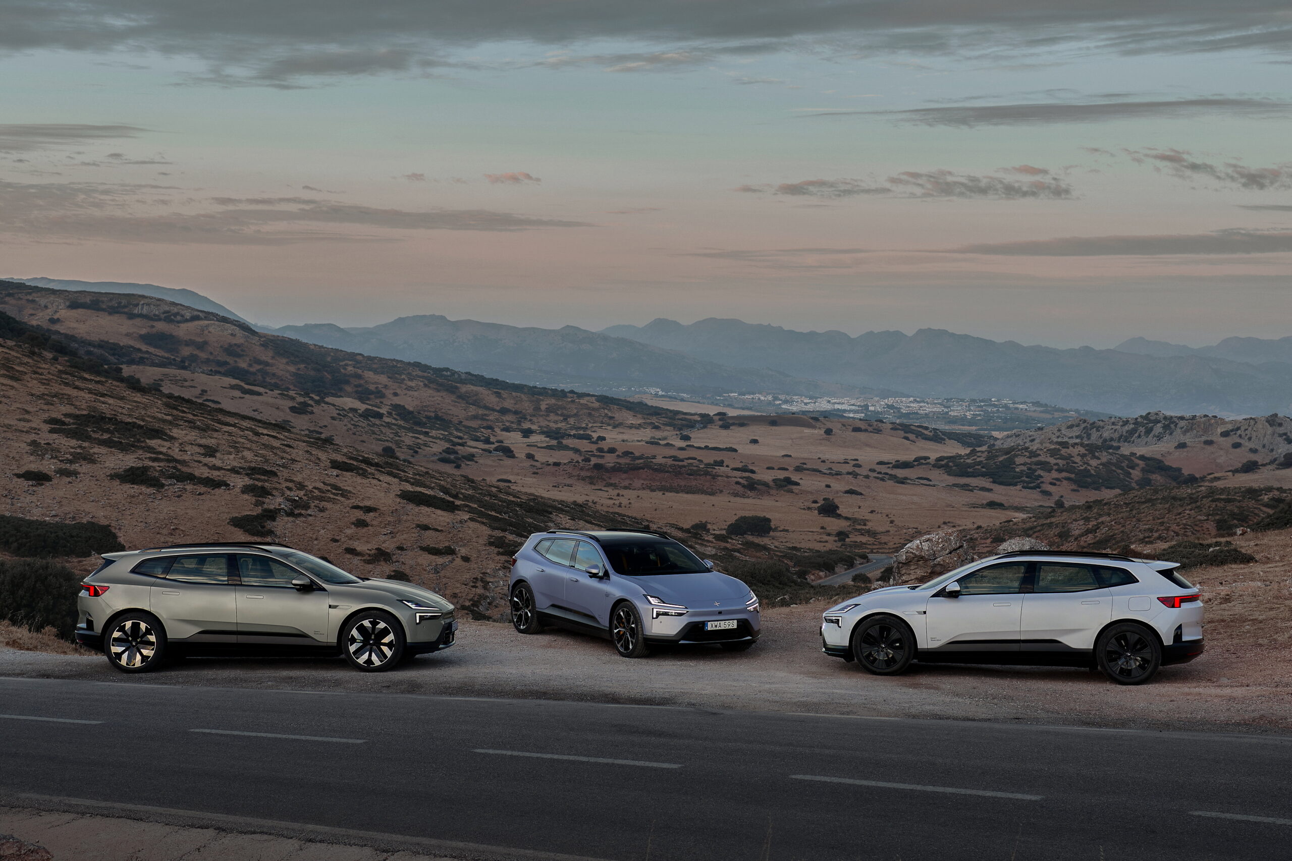 À partir de 56 800 €, la Polestar 4 SUV s’avère compétitive auprès de ses potentielles rivales. Elle est distribuée dans un réseau de 17 points de vente, qui seront portés à 30 en 2027. L’après-vente est assurée par les 106 points du réseau Volvo.
