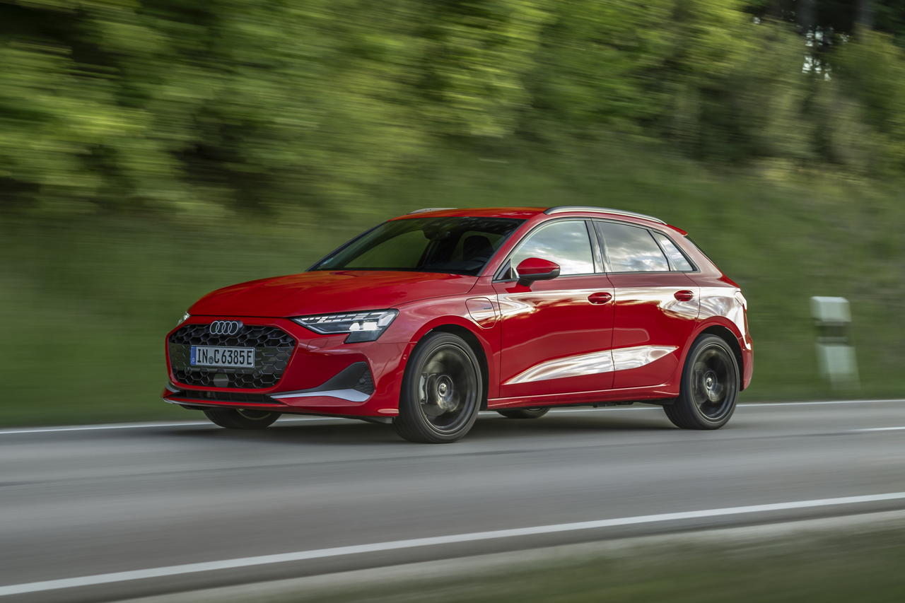 Double dalle numérique incurvée de l Audi A3