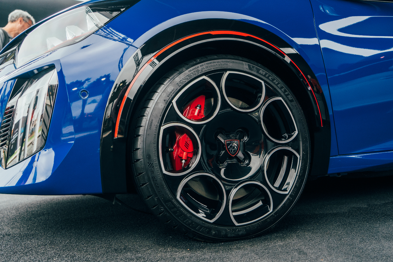 Https://images. Largus. Fr/photos-cms/2026/6/peugeot-e208-gti-jante-bd. Jpg