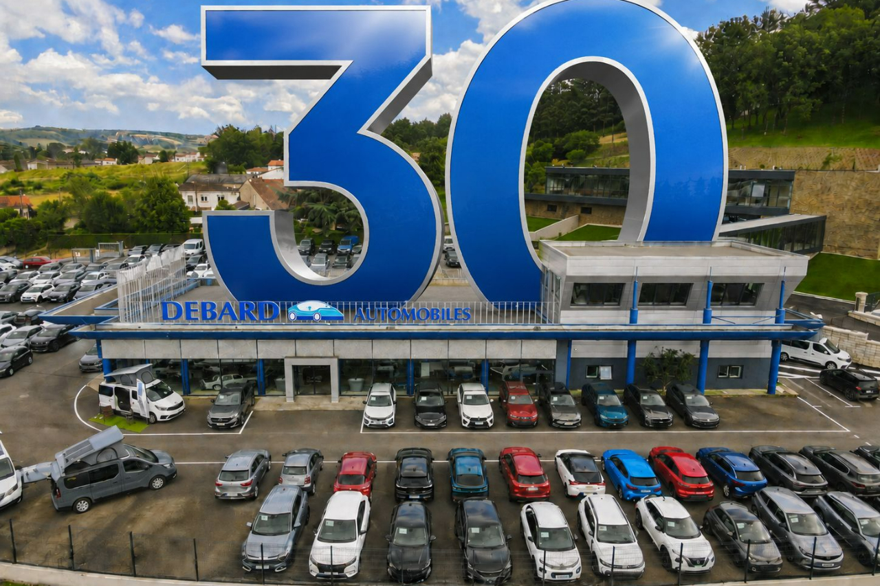 Группа Debard Automobiles открыла новые дилерские центры в Лавале и Ангулеме, готовясь к экспансии в пять новых городов