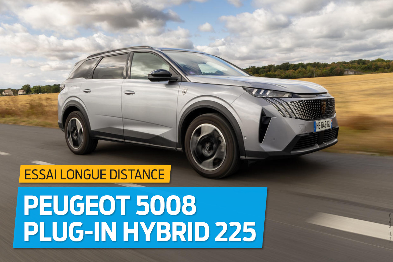 SUV Peugeot 5008 Plug-in Hybrid 225 in strada, con autonomia elettrica e comfort per famiglie