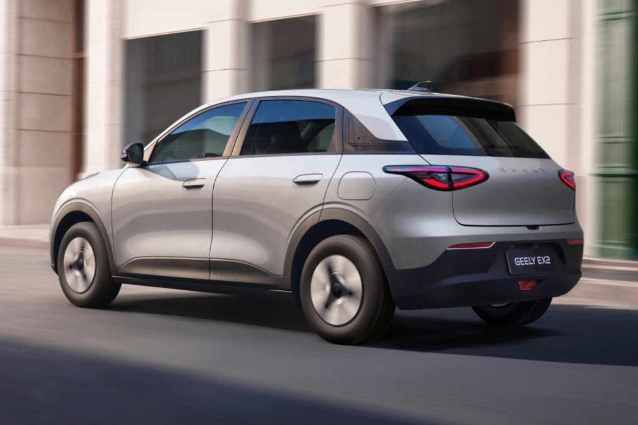 Geely E2, vue arrière extérieure aux faux airs de Smart