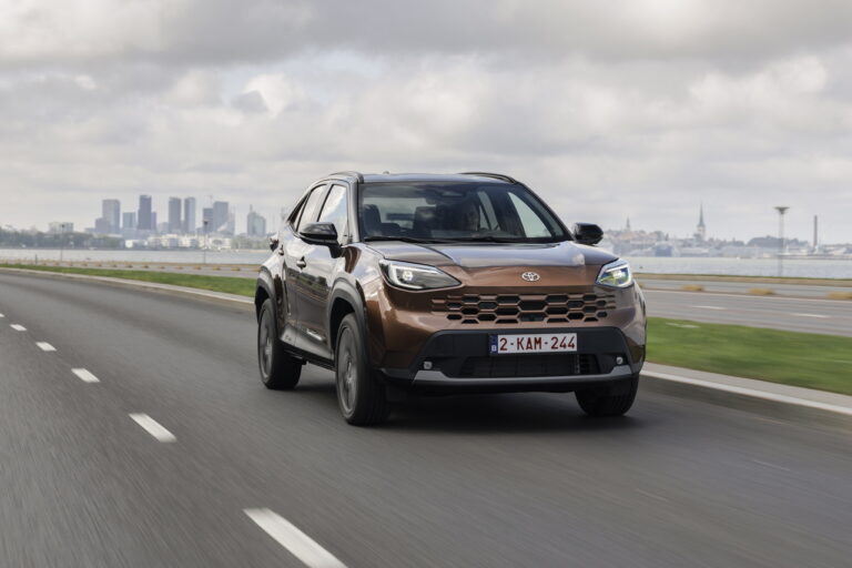 Prix, fiche technique et avis : retrouvez toutes nos infos dans cet essai du Toyota Yaris Cross 2026 restylé. 